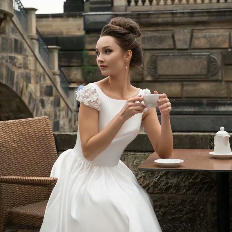 Simple short satin wedding dress large yard elegant dress - Image 3